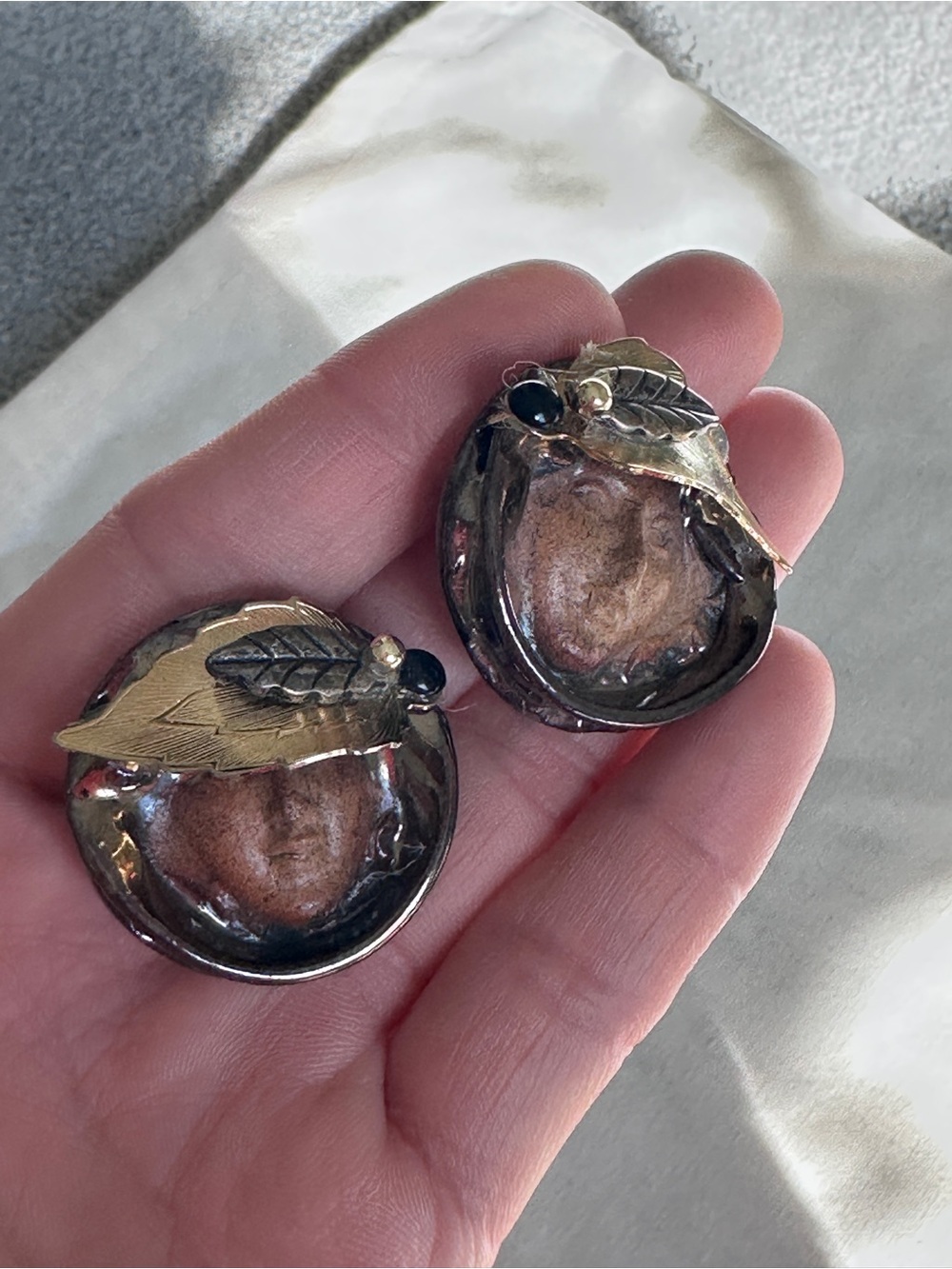Vtg handmade face ceramic clip on earrings leaves brown bronzed